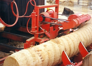 Окорочные линии: зачем нужны и как выбрать станок для снятия коры